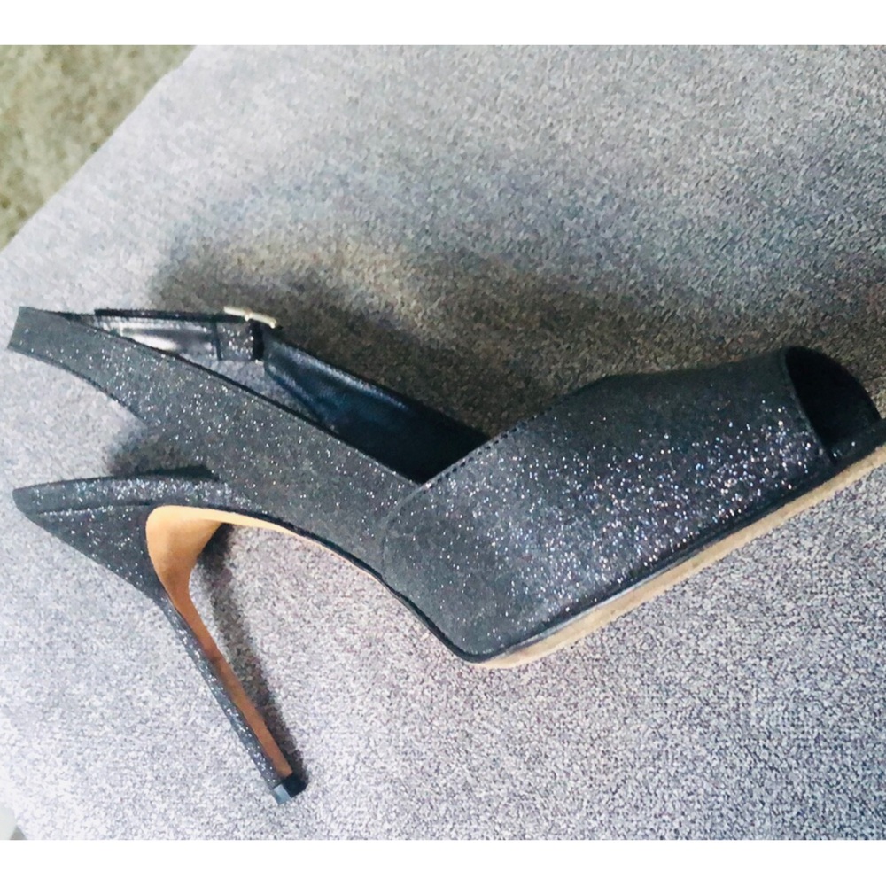 Manolo Blahnik Sparkling Silver Grey Stiletto Slingback Heels. 39,5